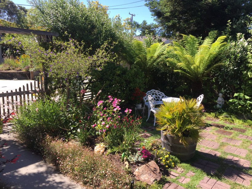 18-6 Gate &amp; white bistro